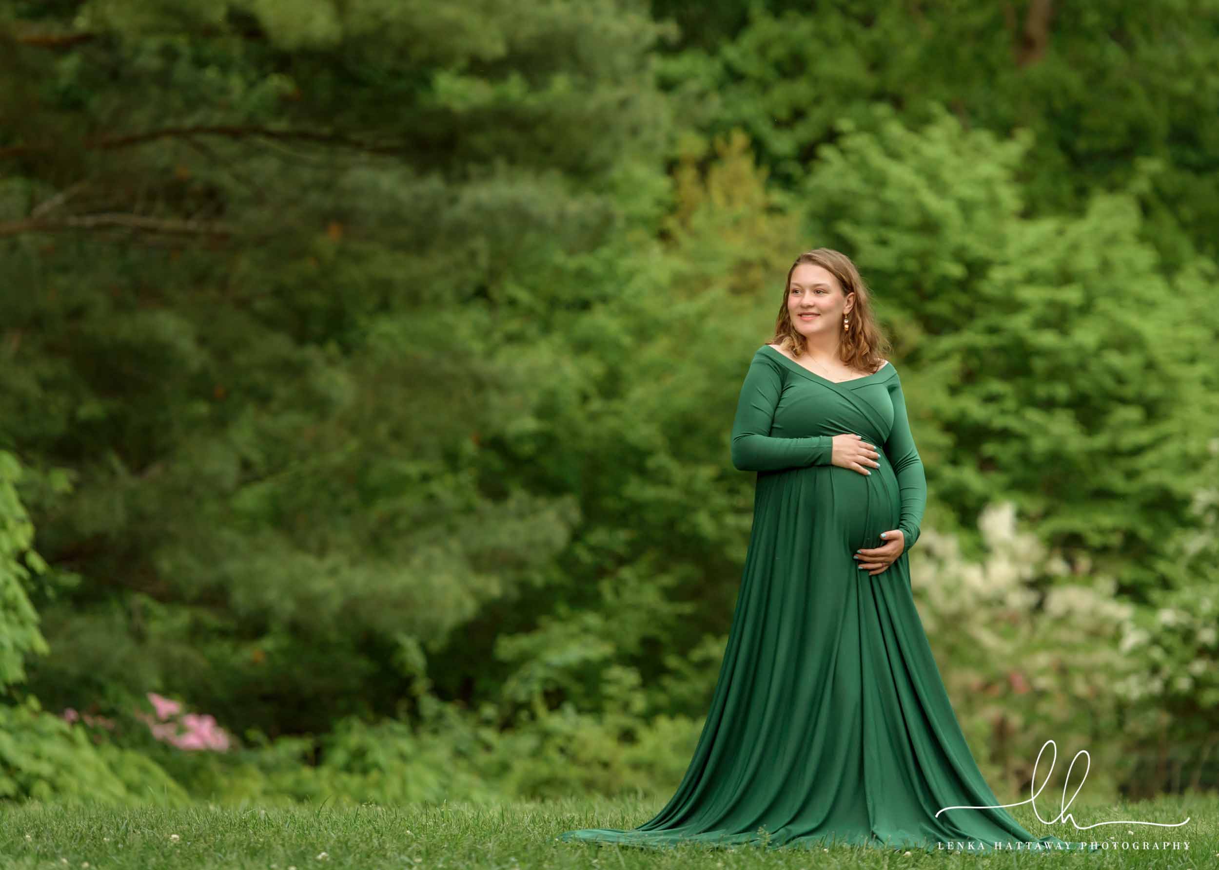 Beautiful maternity photo in a green park setting.