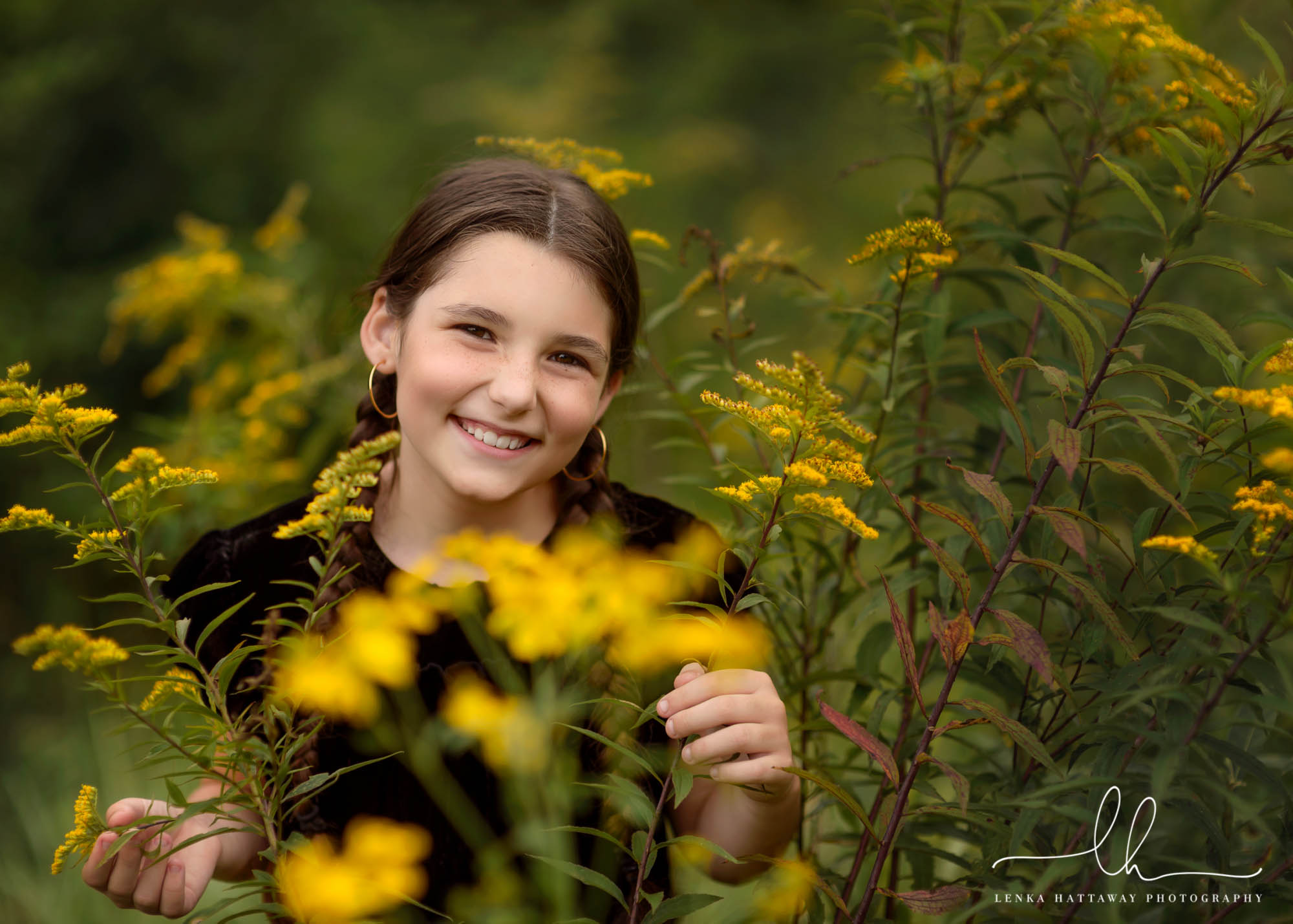 Bautiful smiling child portrait with yellow flowers.